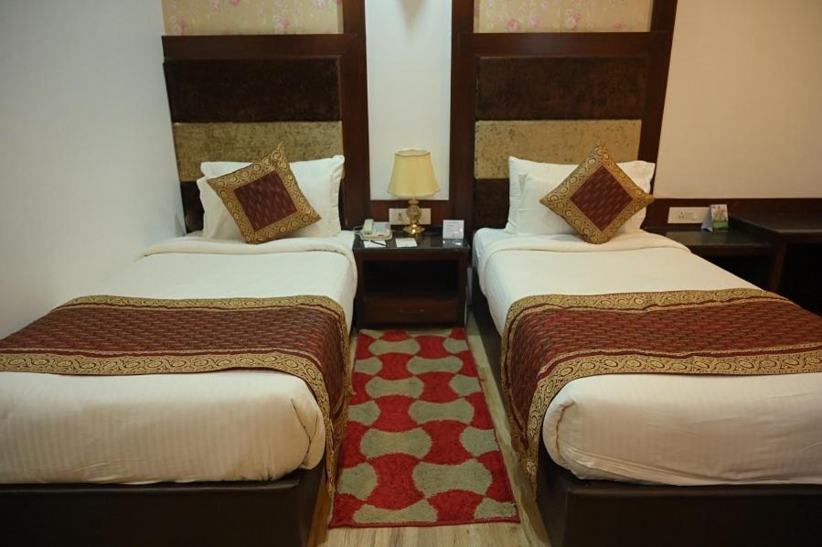 Square Inn Hotel,فاراناسي المظهر الخارجي الصورة