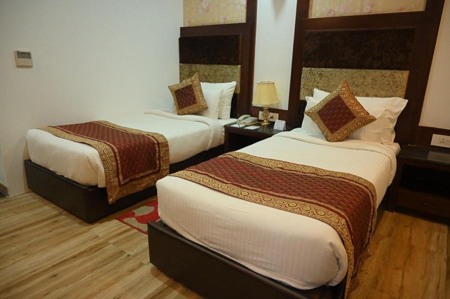 Square Inn Hotel,فاراناسي المظهر الخارجي الصورة