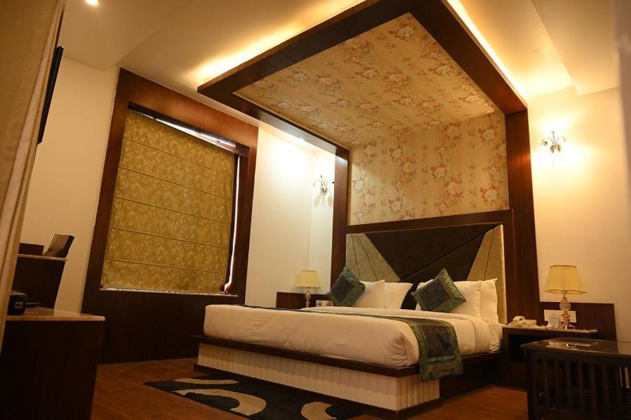 Square Inn Hotel,فاراناسي المظهر الخارجي الصورة