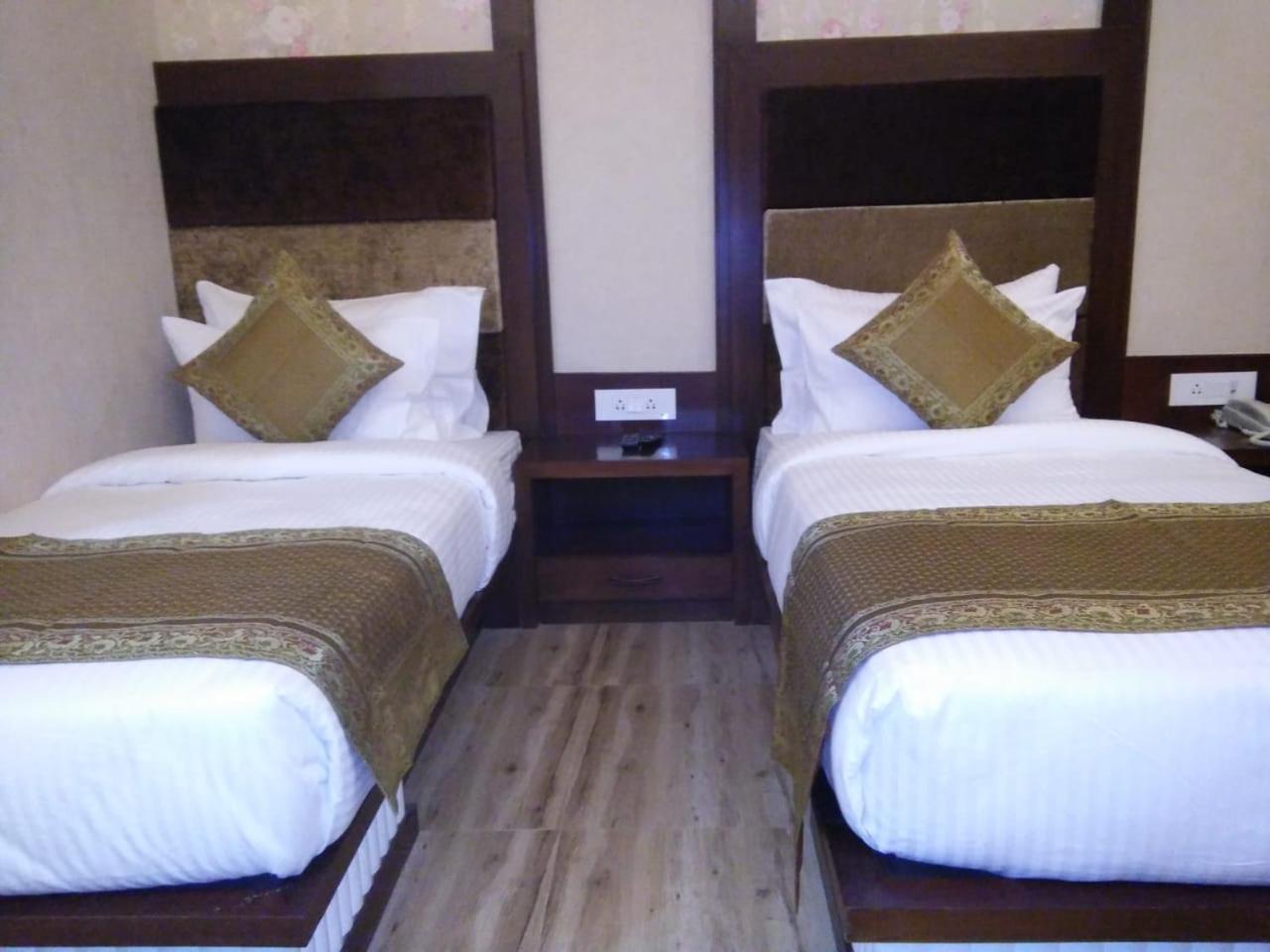 Square Inn Hotel,فاراناسي المظهر الخارجي الصورة