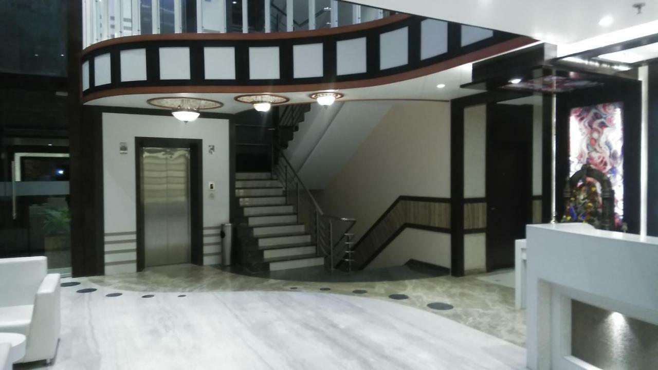 Square Inn Hotel,فاراناسي المظهر الخارجي الصورة