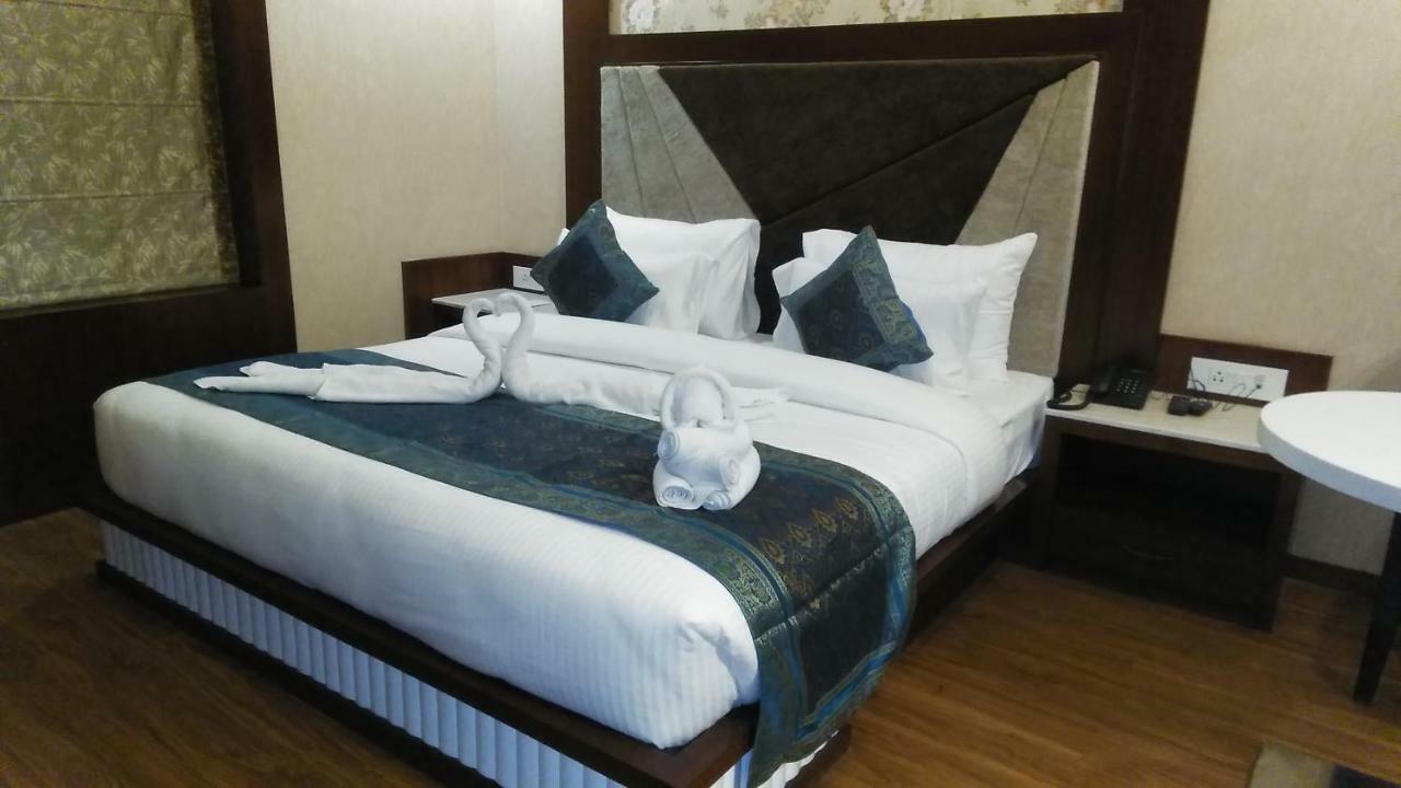 Square Inn Hotel,فاراناسي المظهر الخارجي الصورة