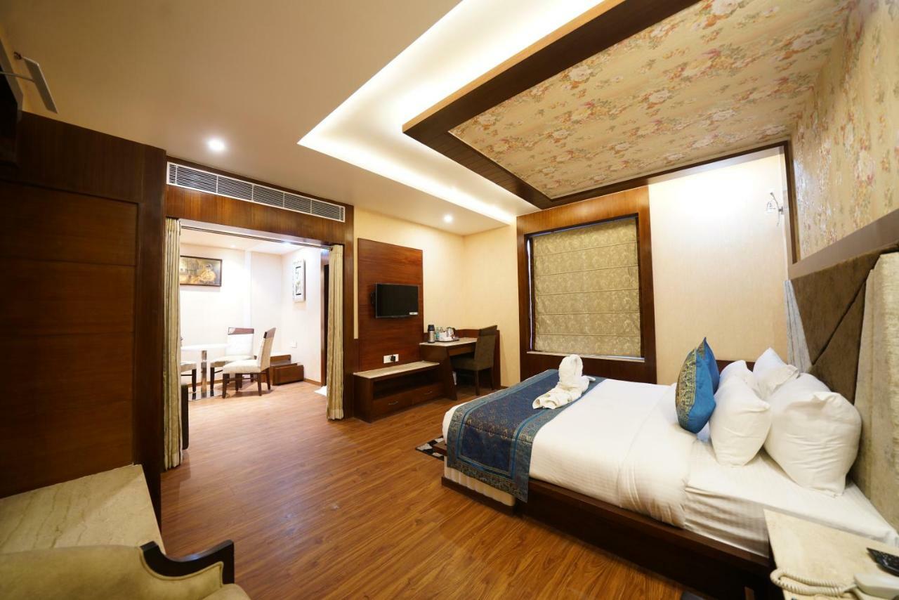 Square Inn Hotel,فاراناسي المظهر الخارجي الصورة