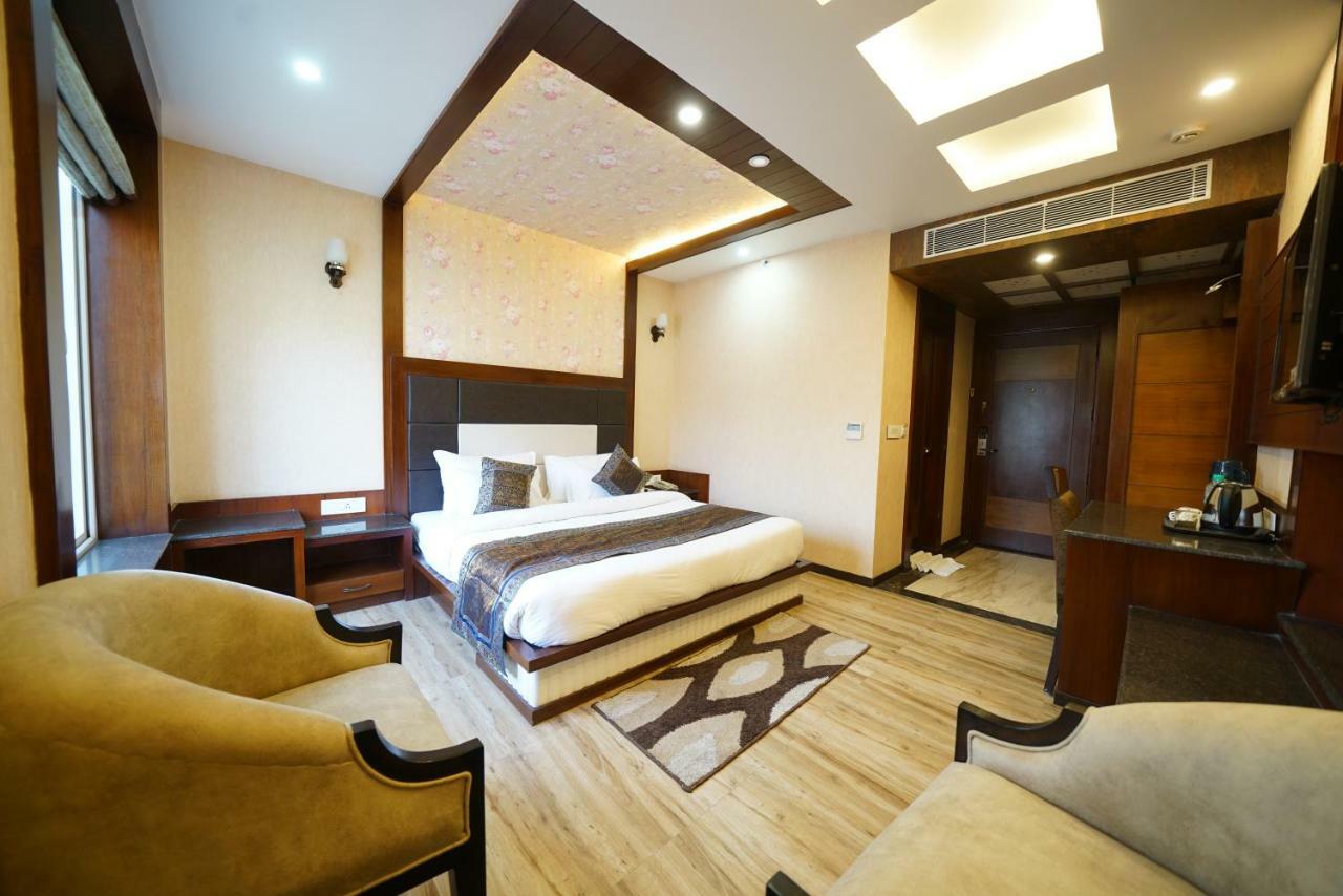 Square Inn Hotel,فاراناسي المظهر الخارجي الصورة