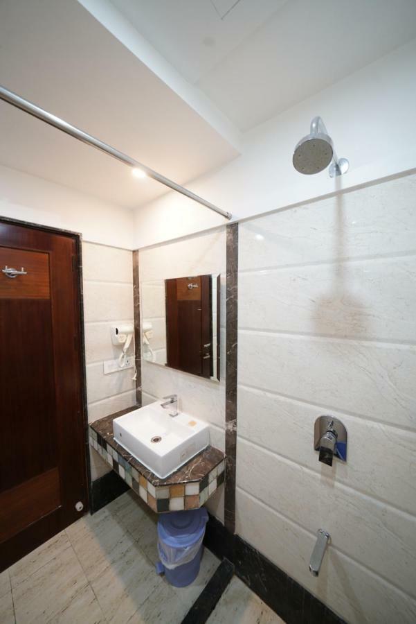 Square Inn Hotel,فاراناسي المظهر الخارجي الصورة