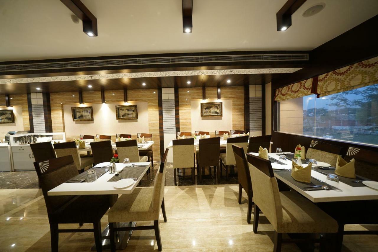 Square Inn Hotel,فاراناسي المظهر الخارجي الصورة